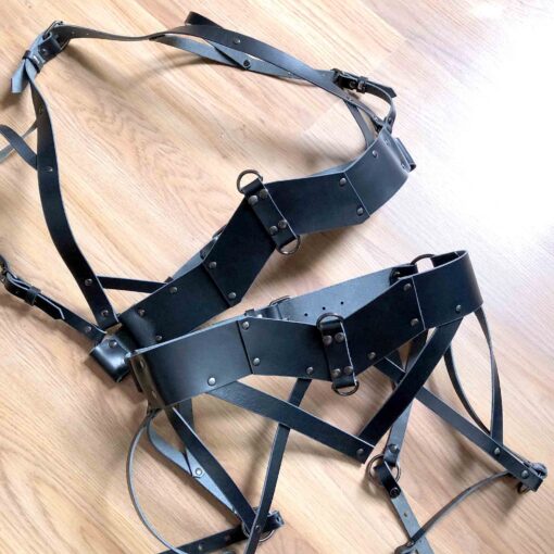 Ostara in Winter Under Bust Leather Bra - Image 10