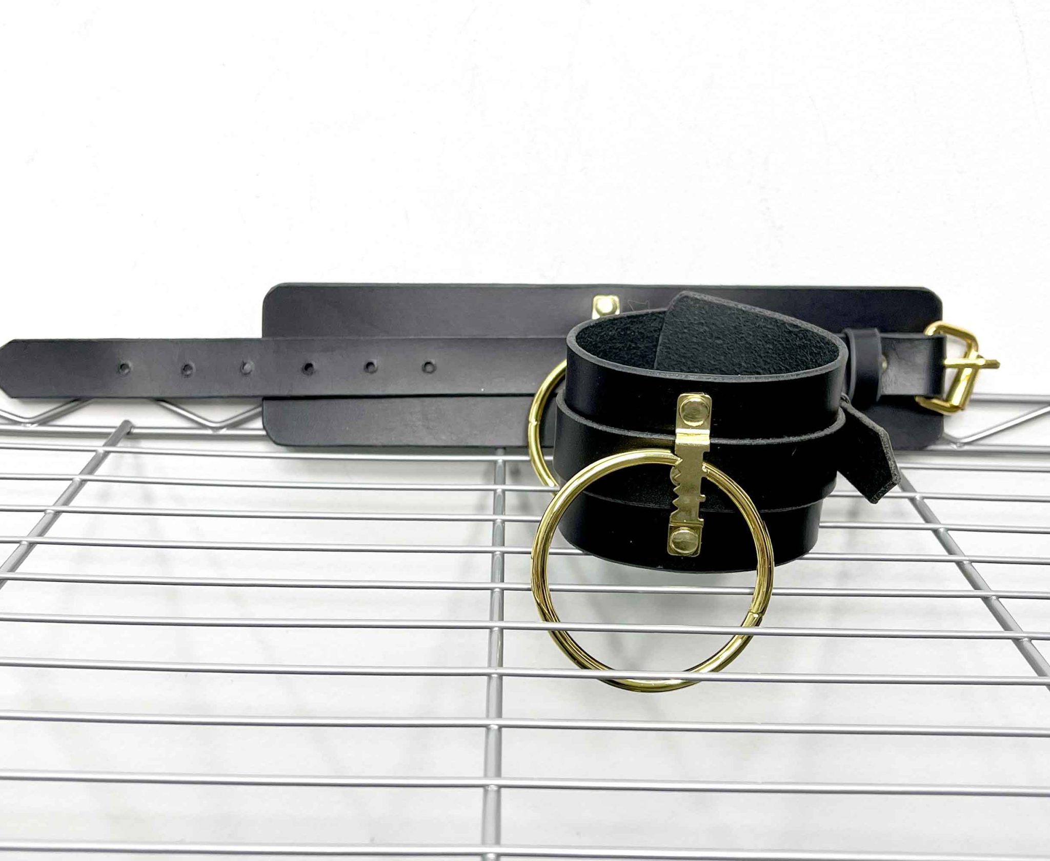 Omni cuffs in Patent leather